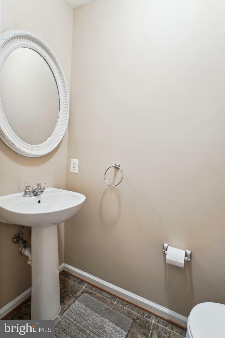Property Photo: 21543 Welby Terrace VA 20148