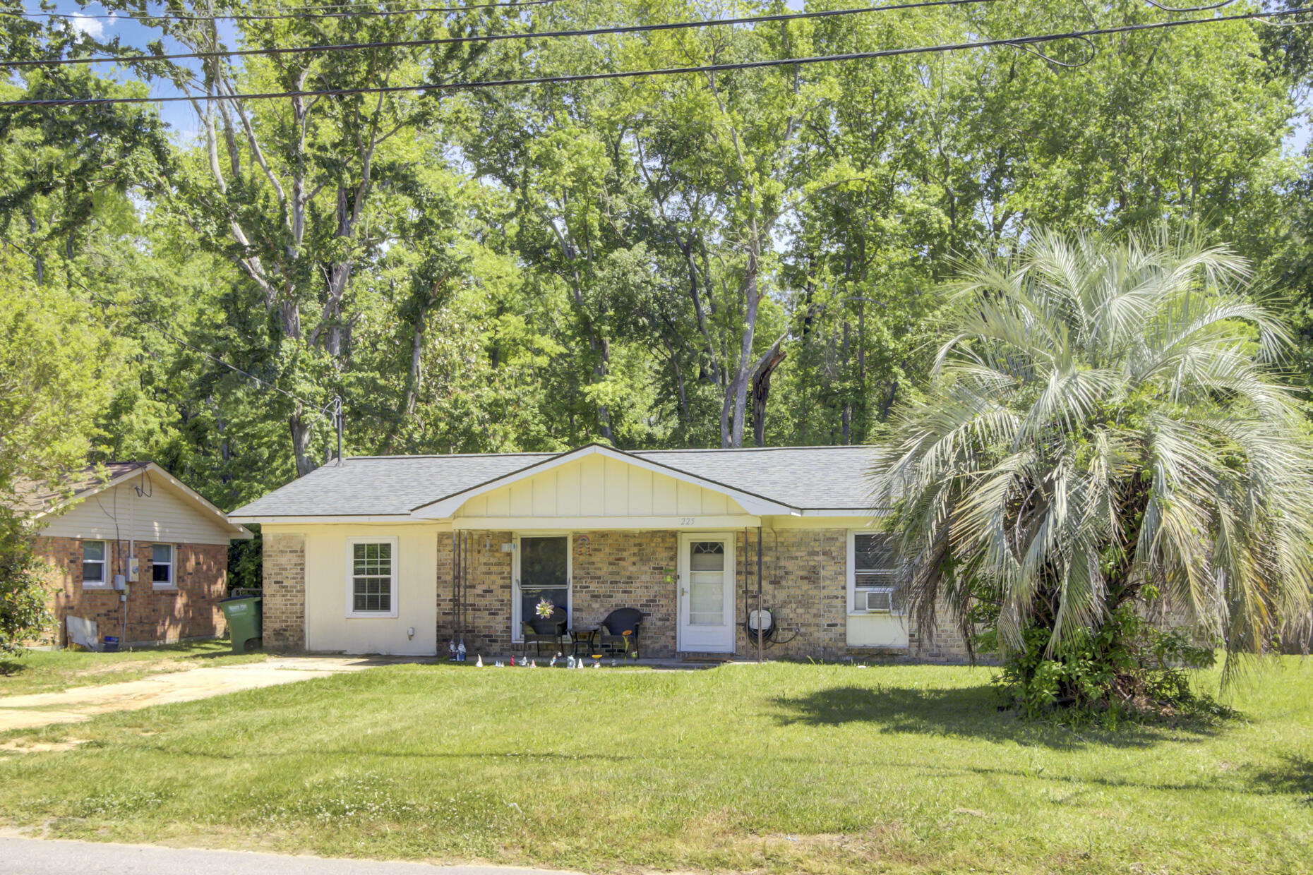 Property Photo: 225 Arbor Road SC 29485