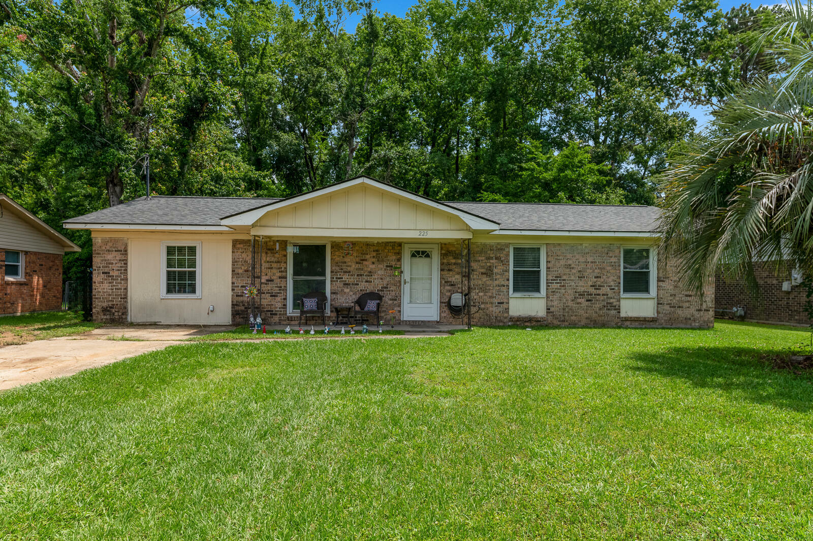 Property Photo: 225 Arbor Road SC 29485