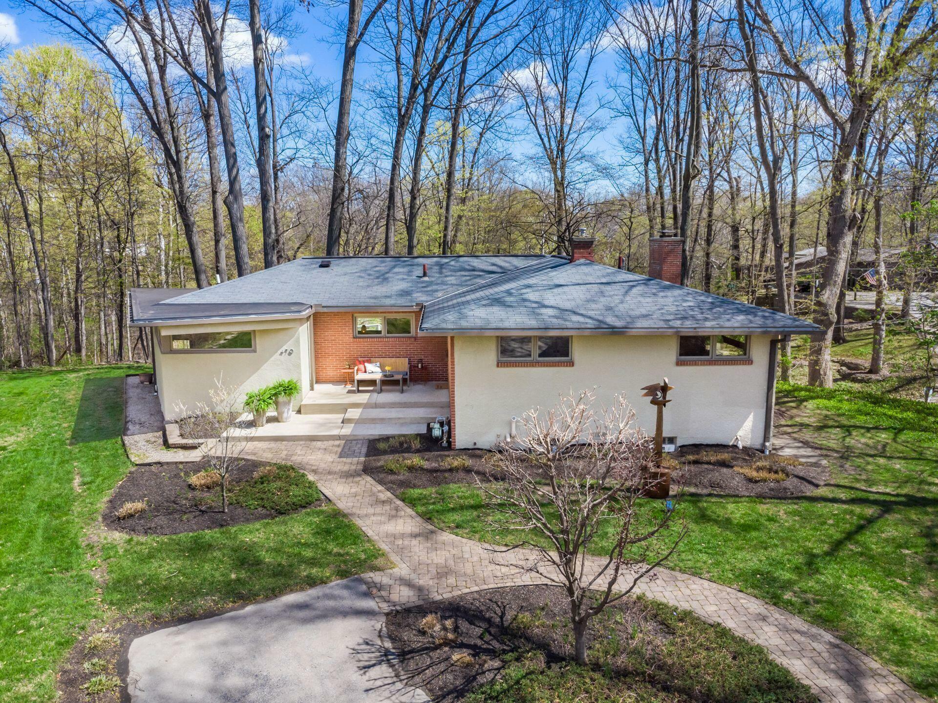 Property Photo: 470 Canyon NE Drive OH 43214