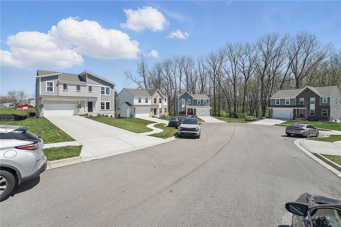 Property Photo: 1195 Elloway Place OH 45324