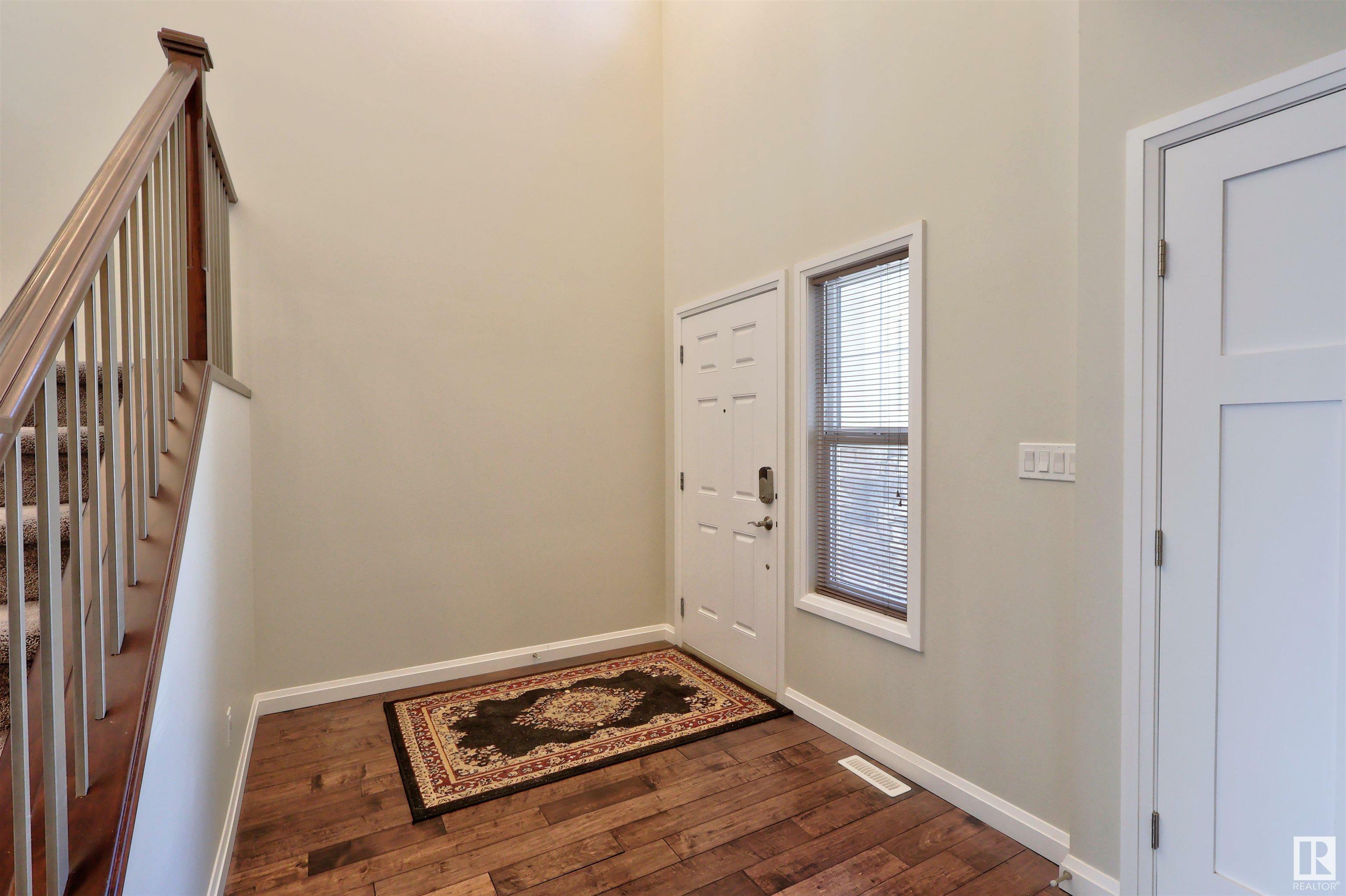 Photo de la propriété: 3205 Abbott Crescent SW AB T6W 2V3