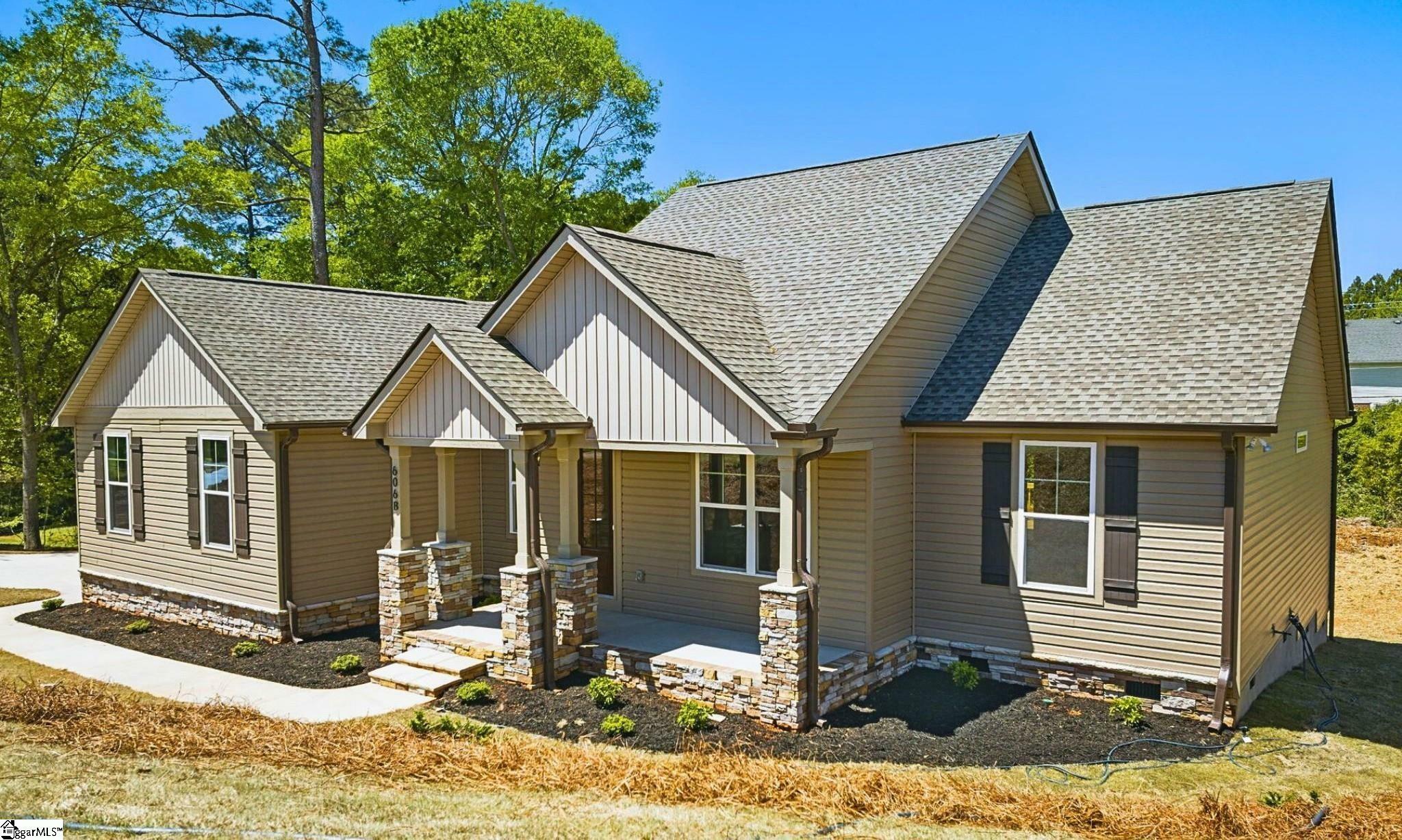Property Photo: 606B Parkwood Drive SC 29625