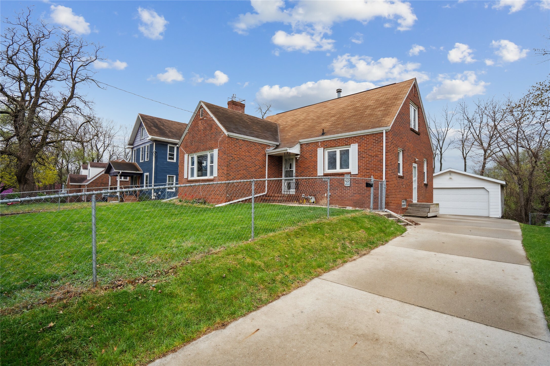Property Photo: 1804 E 33rd Street IA 50317