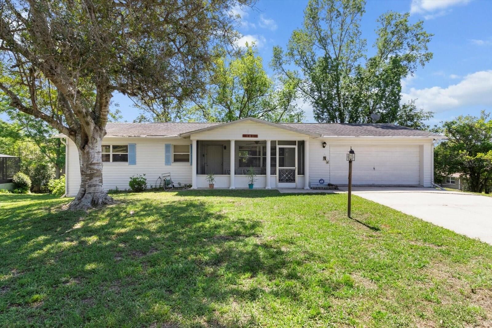 Property Photo:  101 S Lucille Street  FL 34465 
