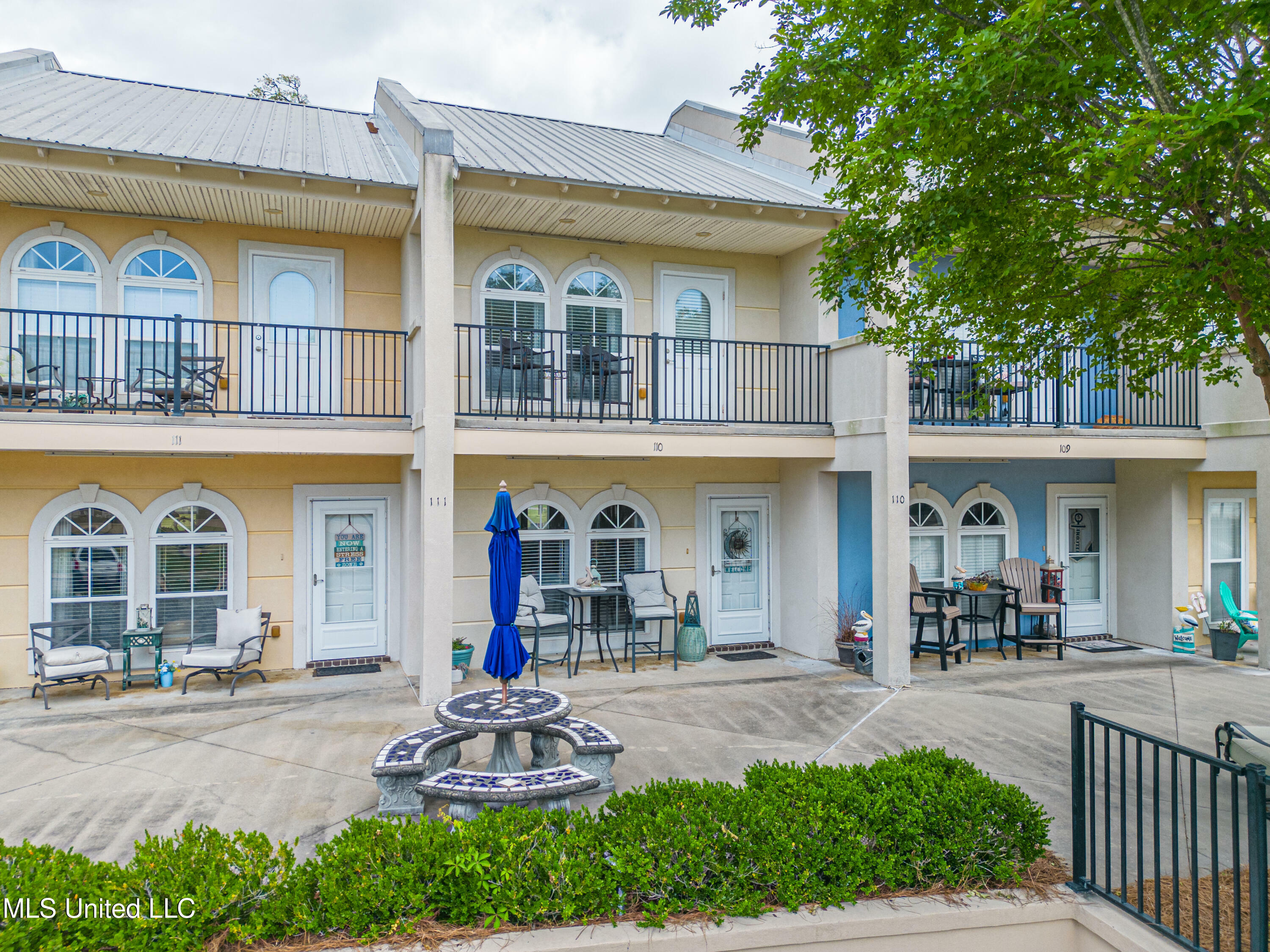 Property Photo:  548 W Beach Boulevard  MS 39560 