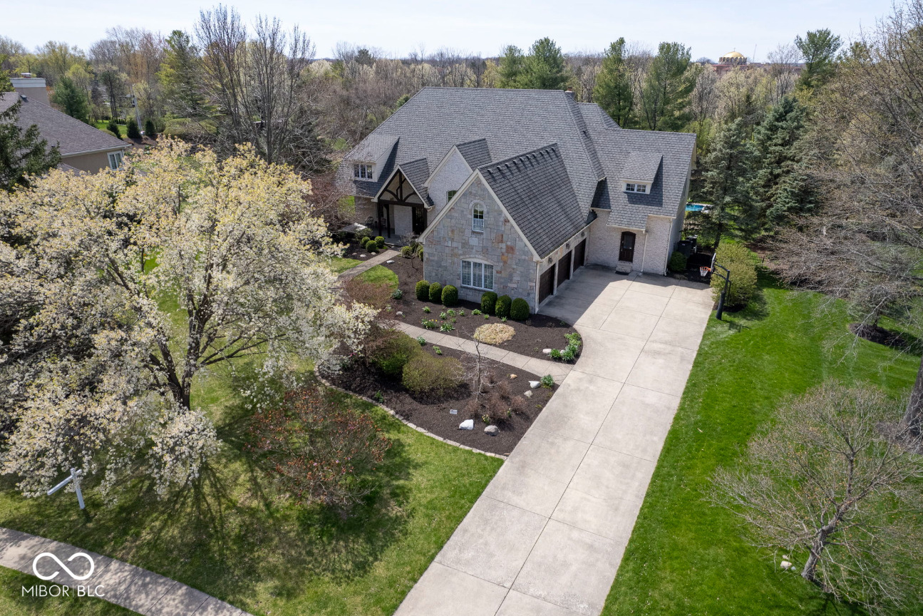 Property Photo: 10628 Walnut Creek Drive W IN 46032