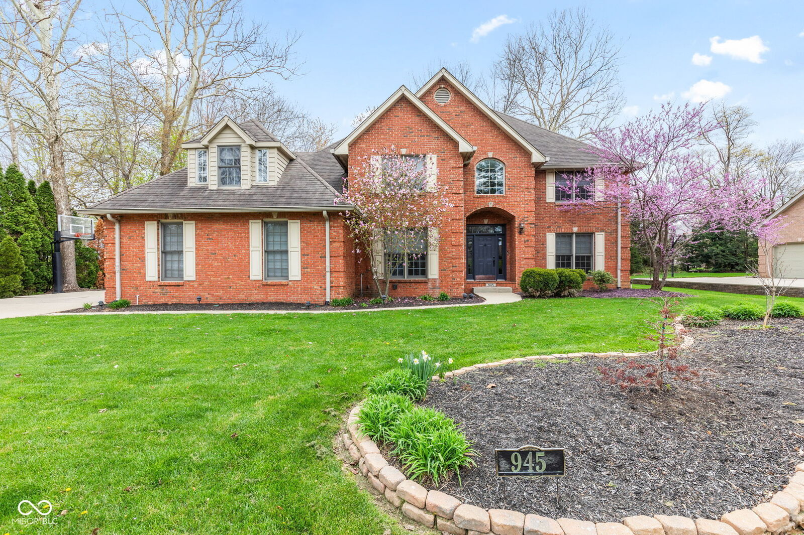 Property Photo:  945 Baywood Court  IN 47201 