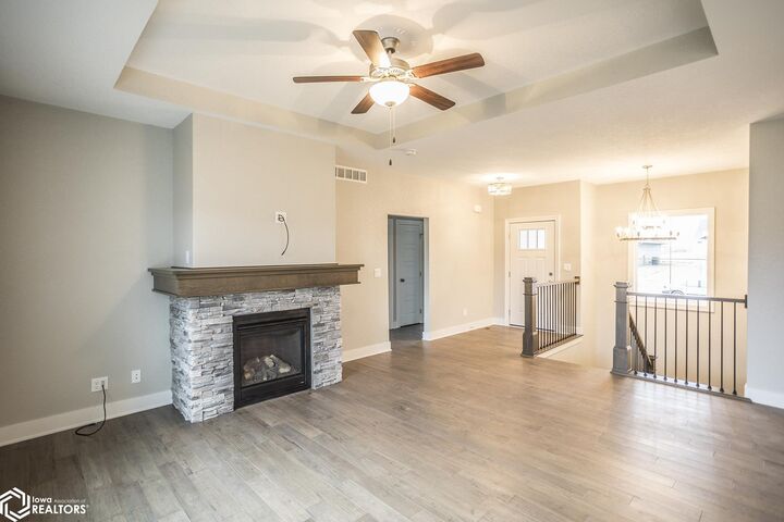 Property Photo: 2602 Knollway Drive IA 50158