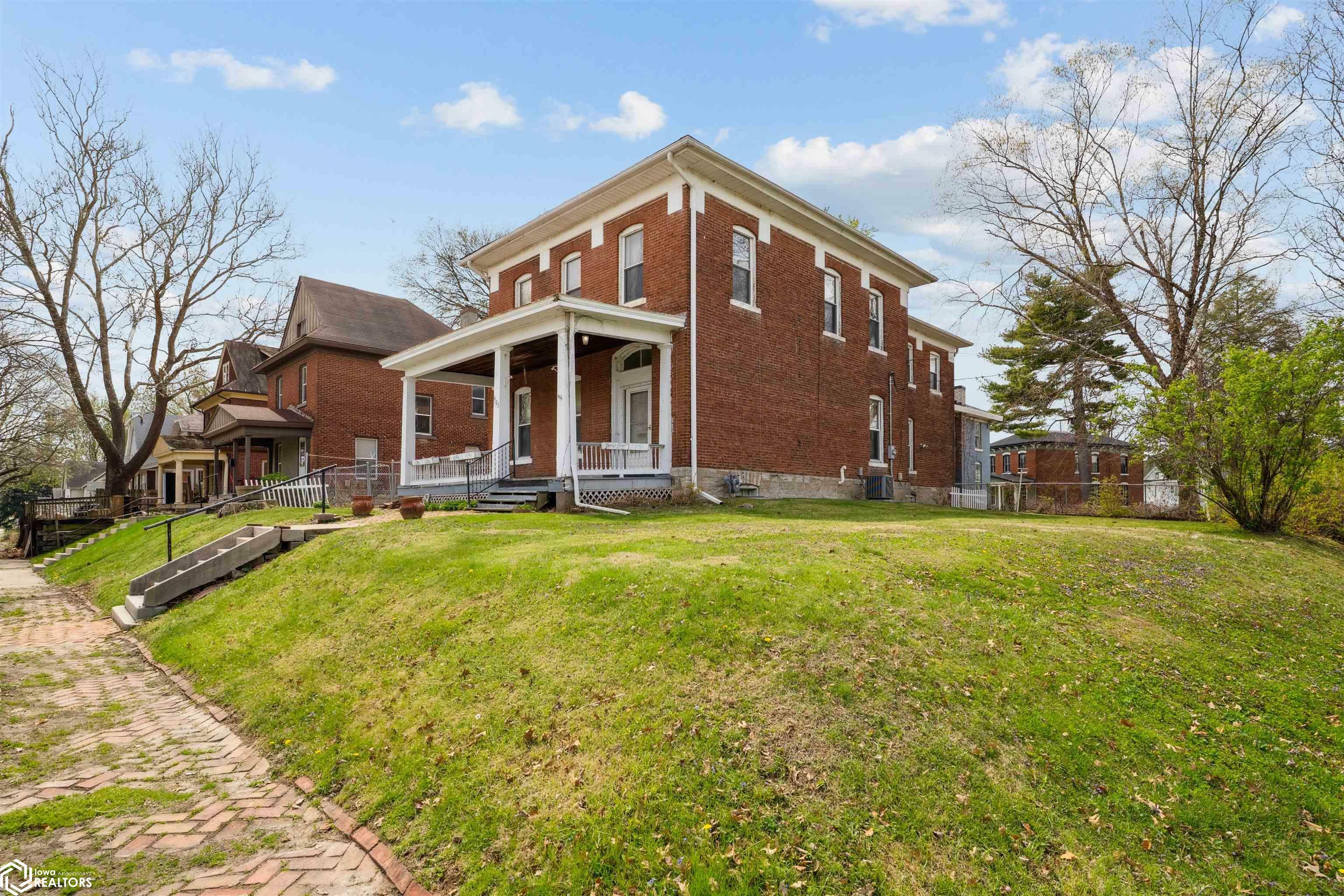 Property Photo: 603 S 12th Street IA 52601