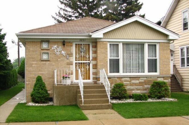 Property Photo: 5831 W Giddings Street IL 60630