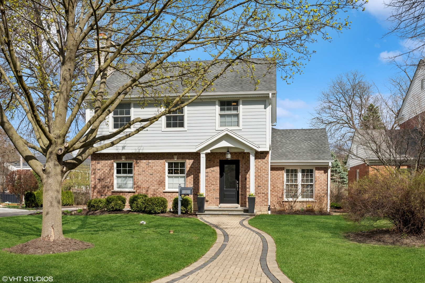 Property Photo:  601 S Burton Place  IL 60005 