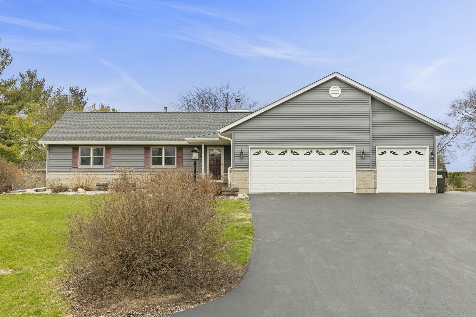 Property Photo: 10320 Steeplechase Lane IL 60081