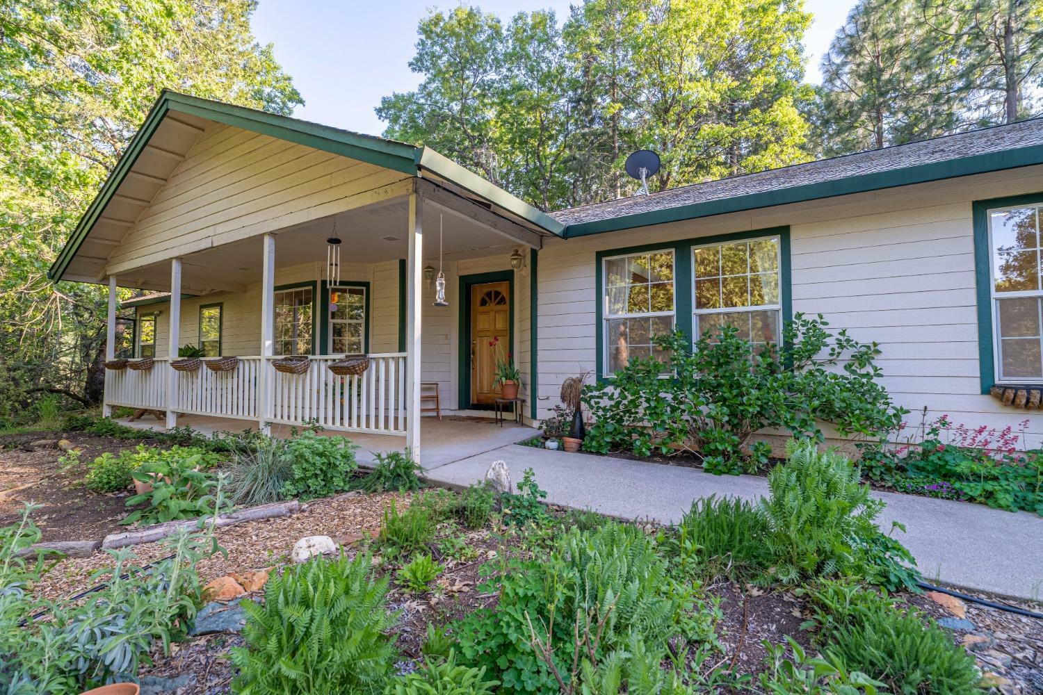 Property Photo: 13122 Bradford Ave CA 95945