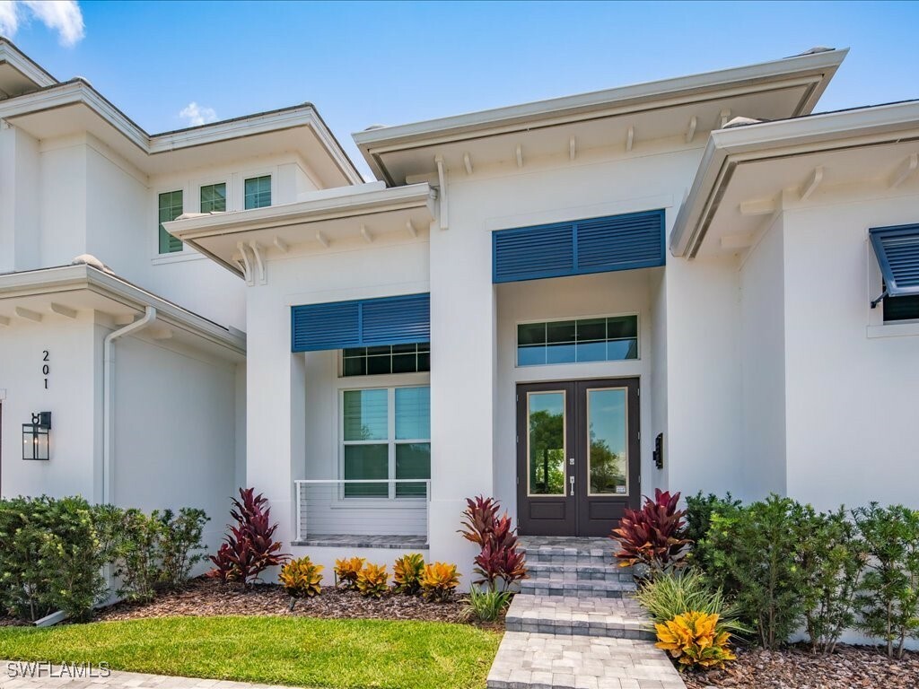 Property Photo: 201 S Heathwood Drive FL 34145