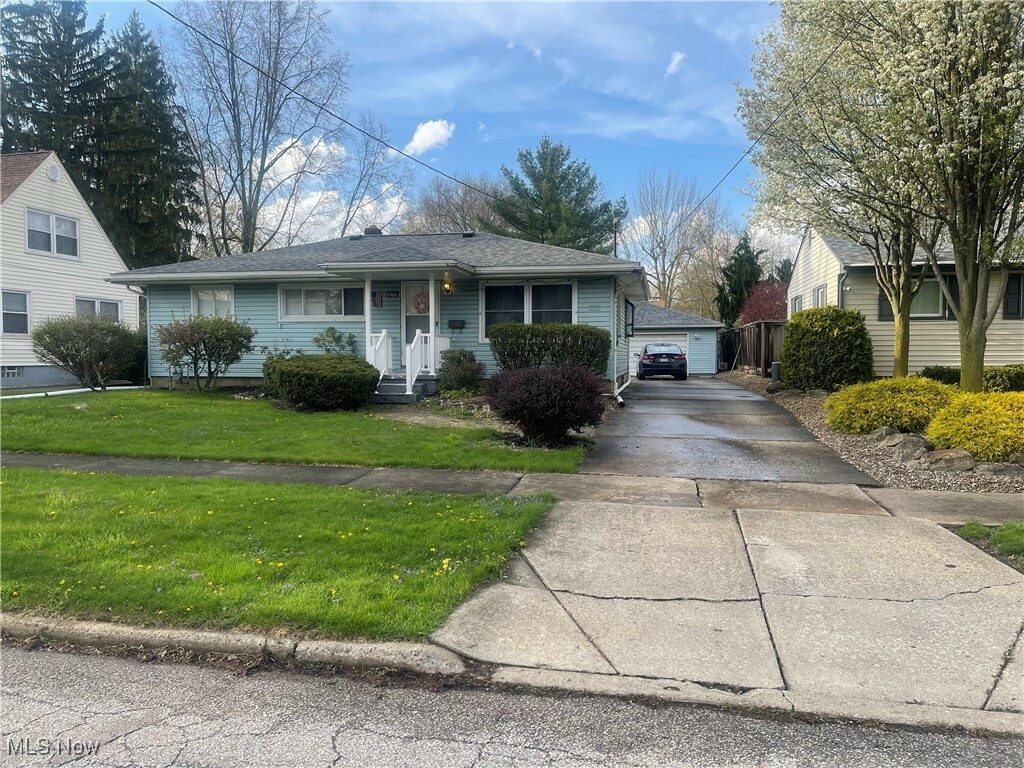 Property Photo: 1166 Raymond Street NW OH 44485