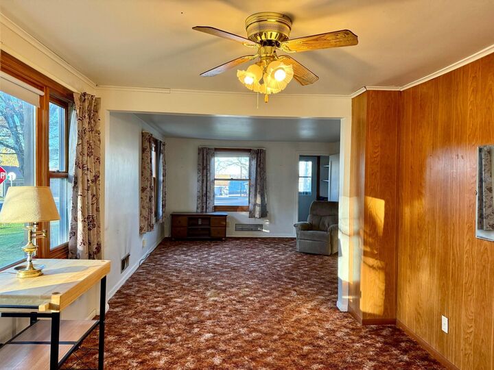 Property Photo:  685 Main Street W  MN 56342 