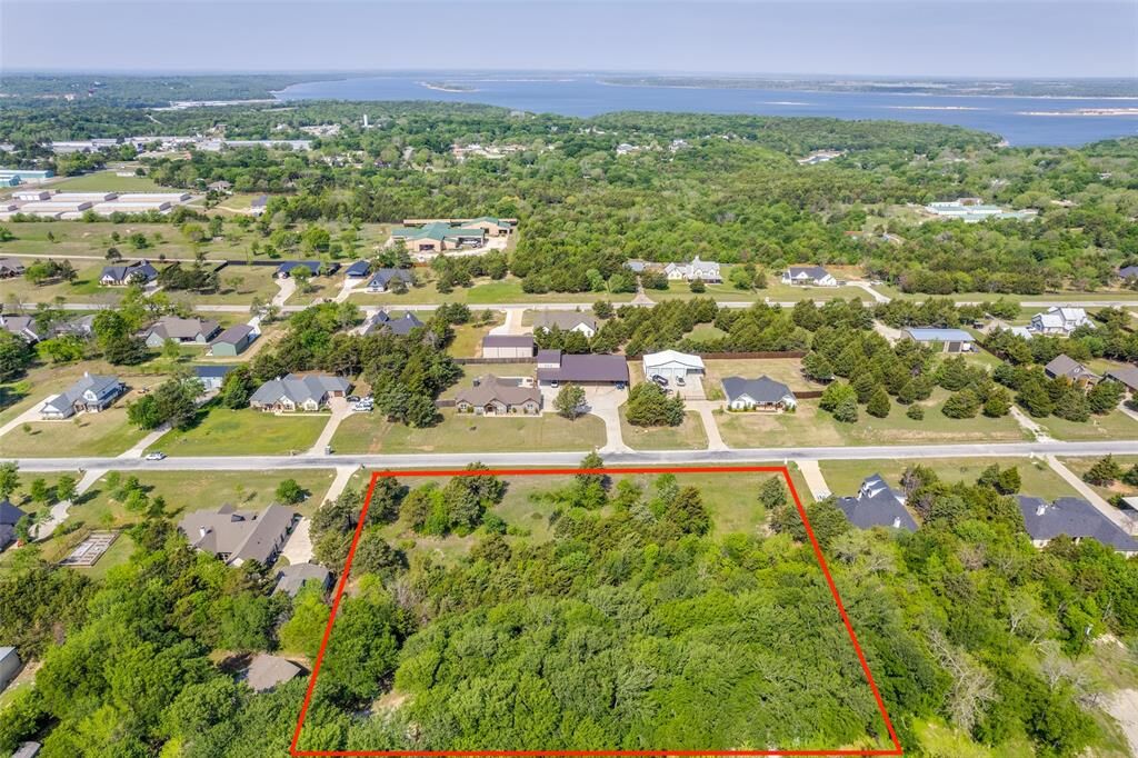 Property Photo:  166 Guy Lane  TX 75076 