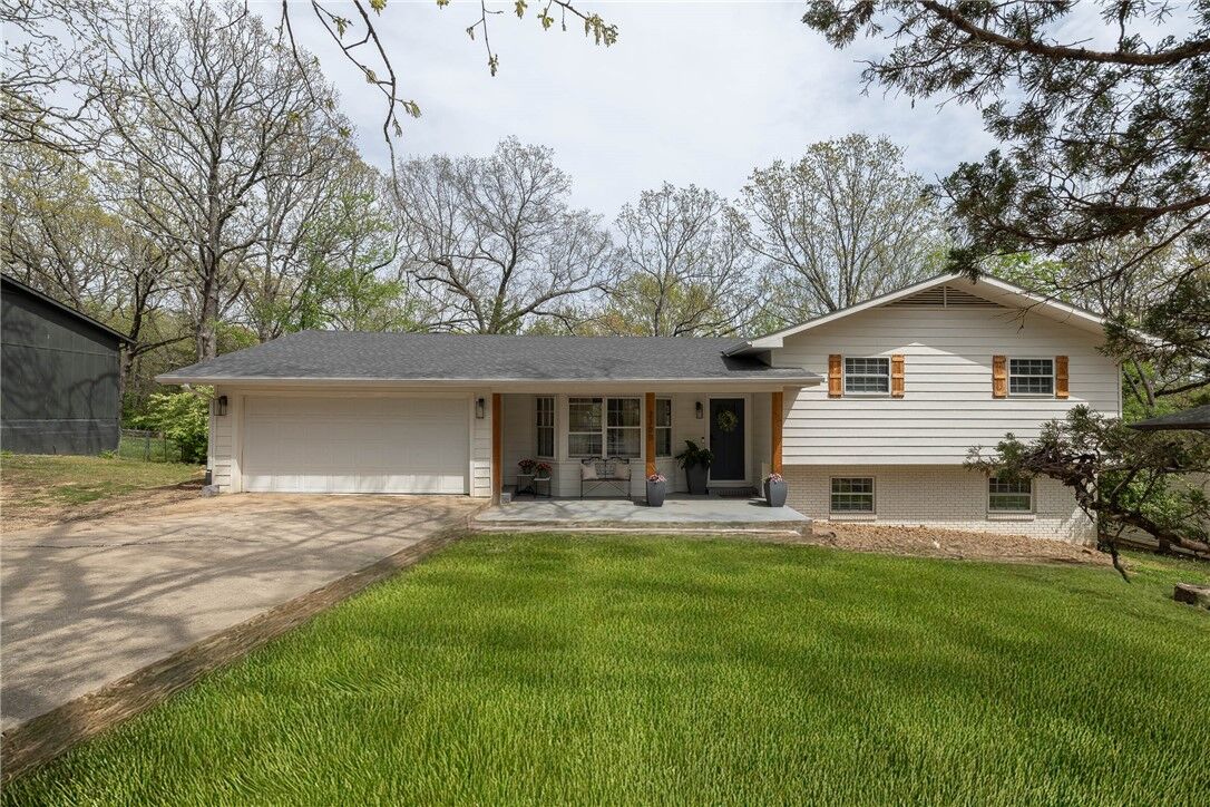 Property Photo:  2300 N Briarwood Lane  AR 72703 
