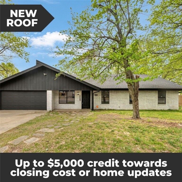 Property Photo:  2005 Knight Street  AR 72762 