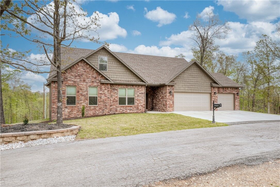 Property Photo: 1 Strathaven Circle AR 72715