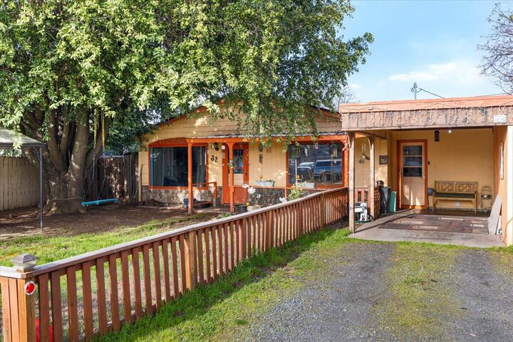 Property Photo:  32 Chestnut Avenue  OR 97501 