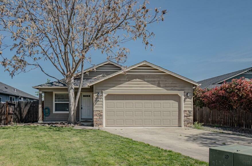 Property Photo: 217 Reanna Way OR 97501