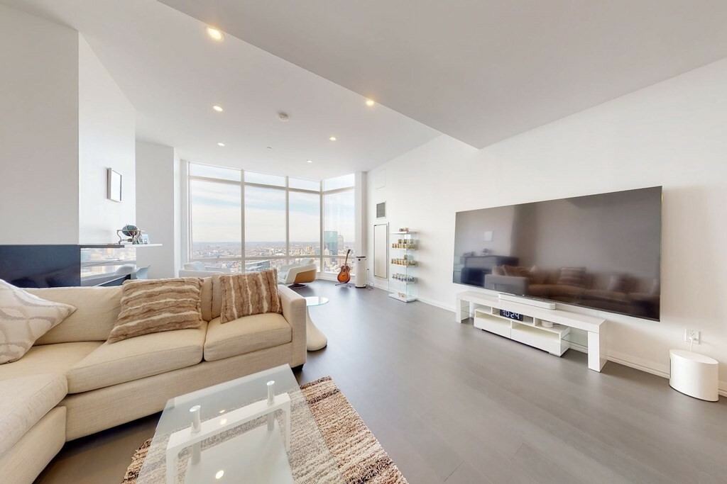Property Photo:  1 Franklin St Ph1f  MA 02110 