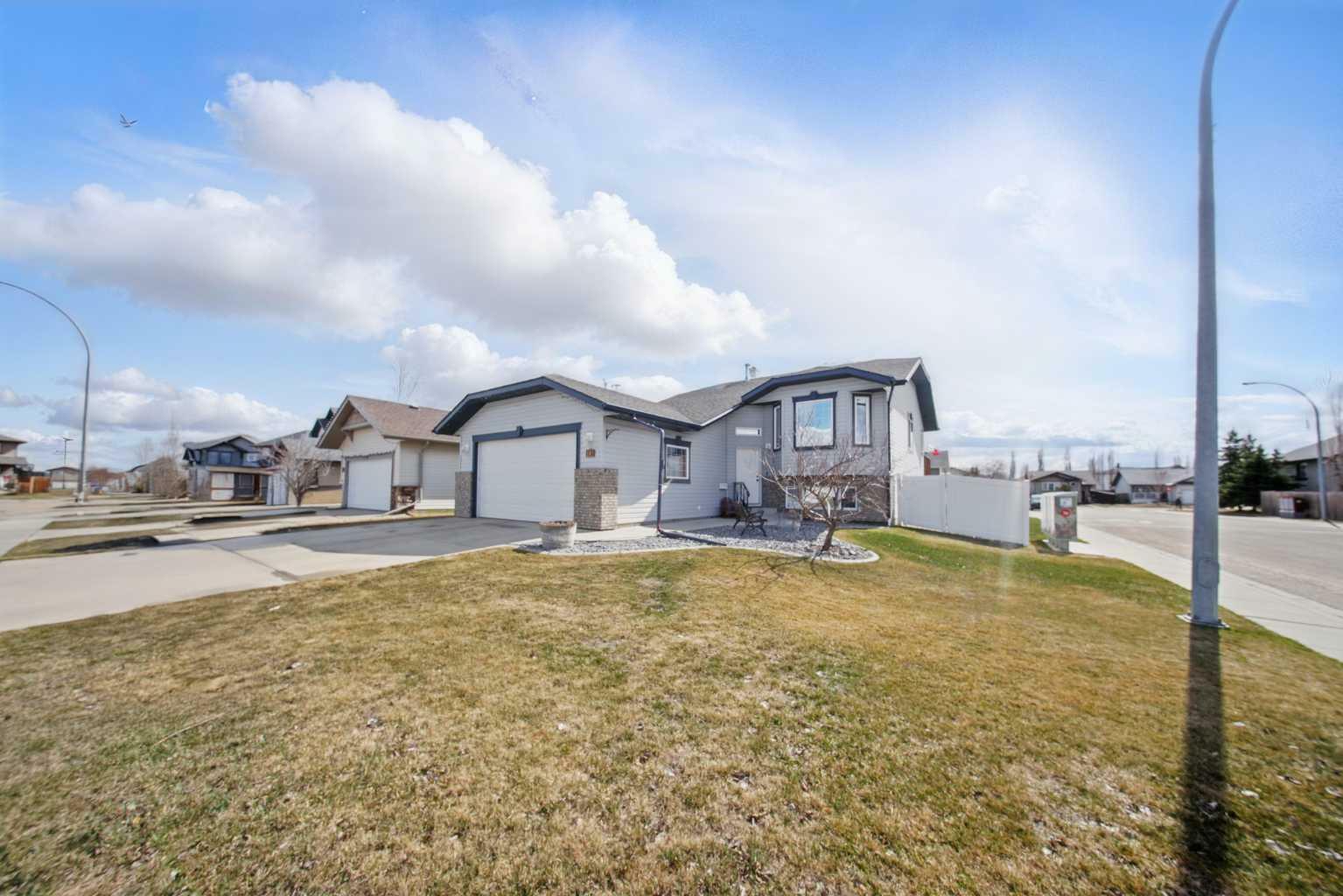 103 Burris Pointe  Lacombe AB T4L 0A3 photo
