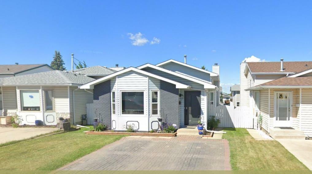 56 Elliot Crescent  Red Deer AB T4R 2J7 photo
