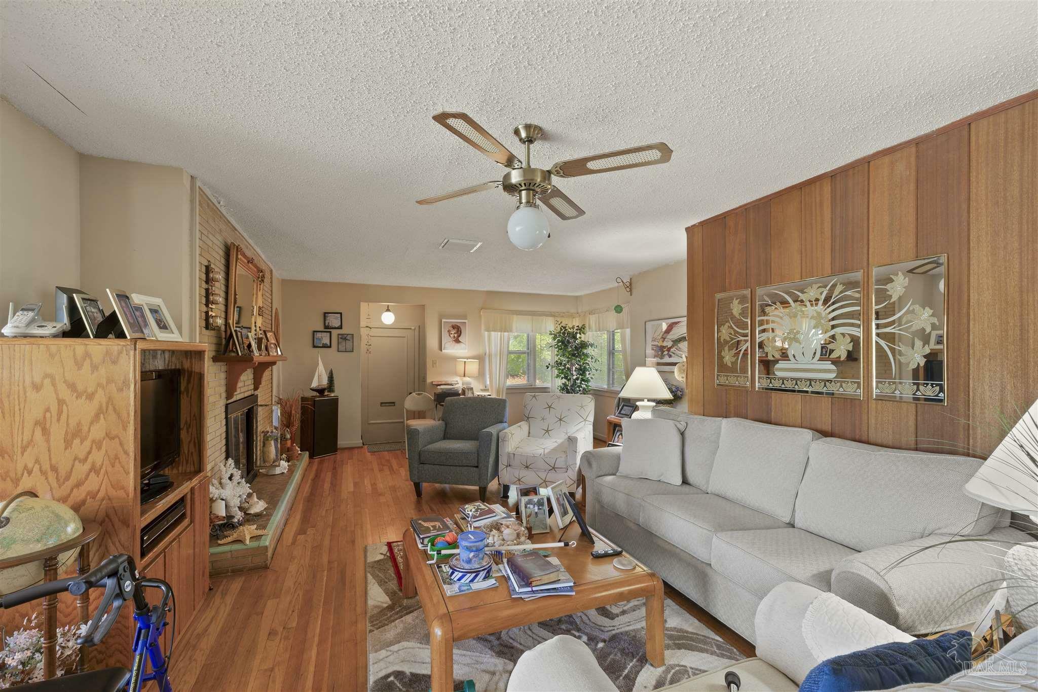Property Photo: 3545 Bayou Dr FL 32505