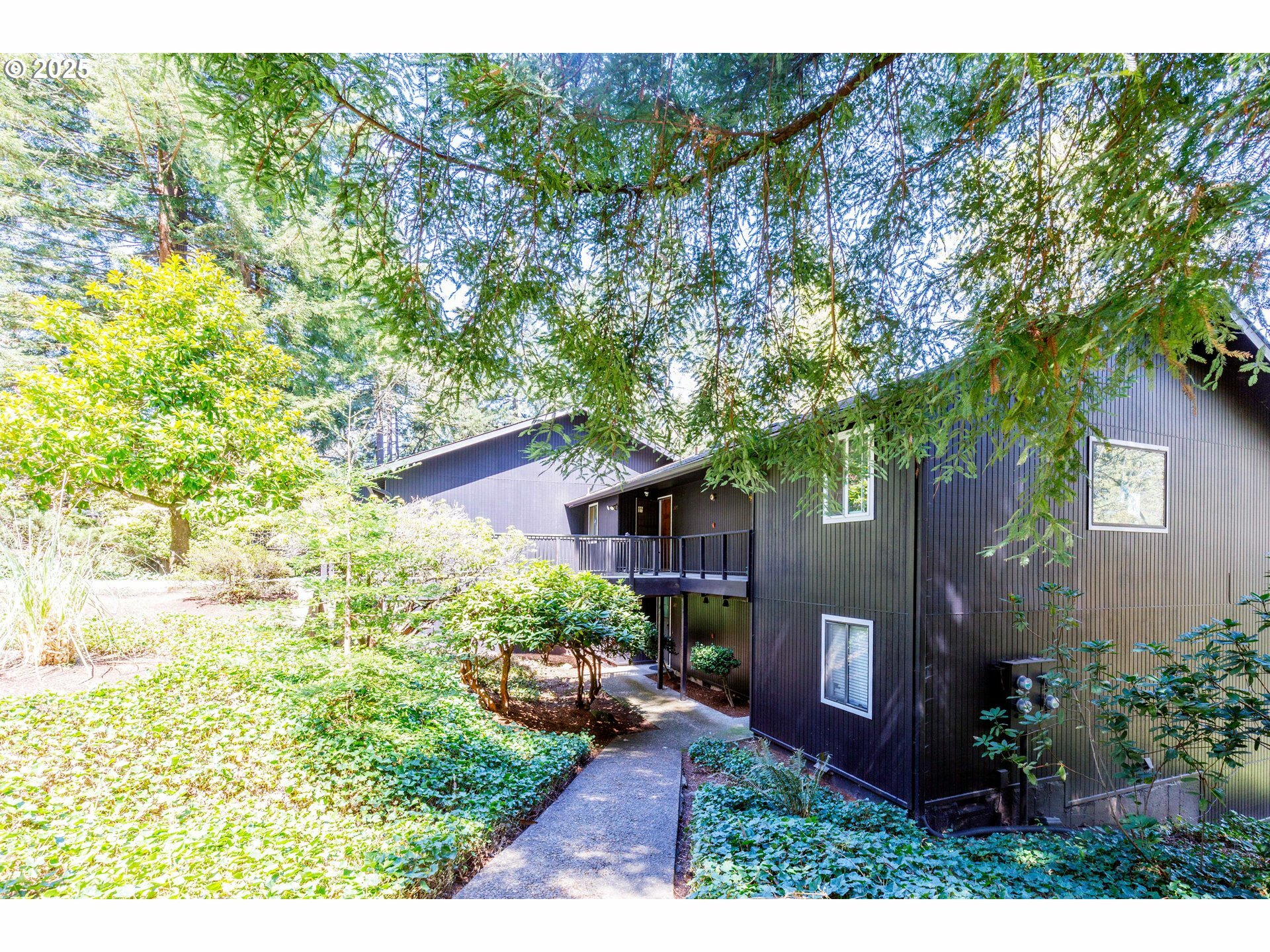 Property Photo: 2691 Woodstone Pl OR 97405