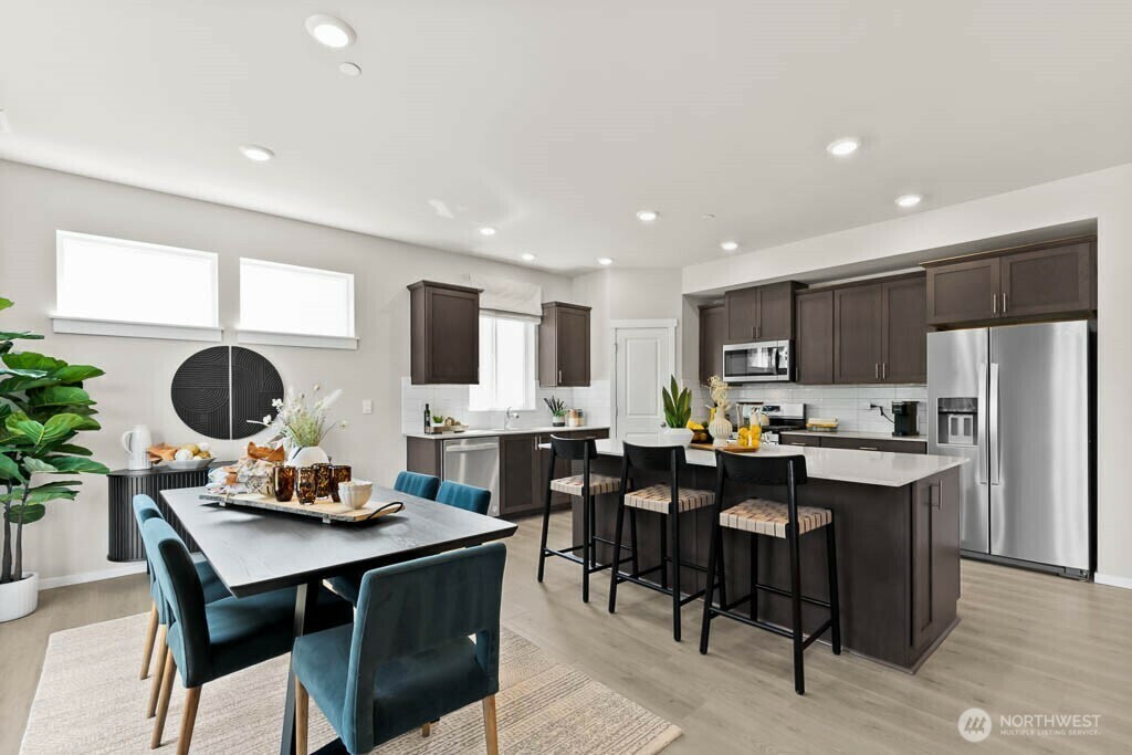Property Photo: 871 SE 11th Place 38 WA 98045