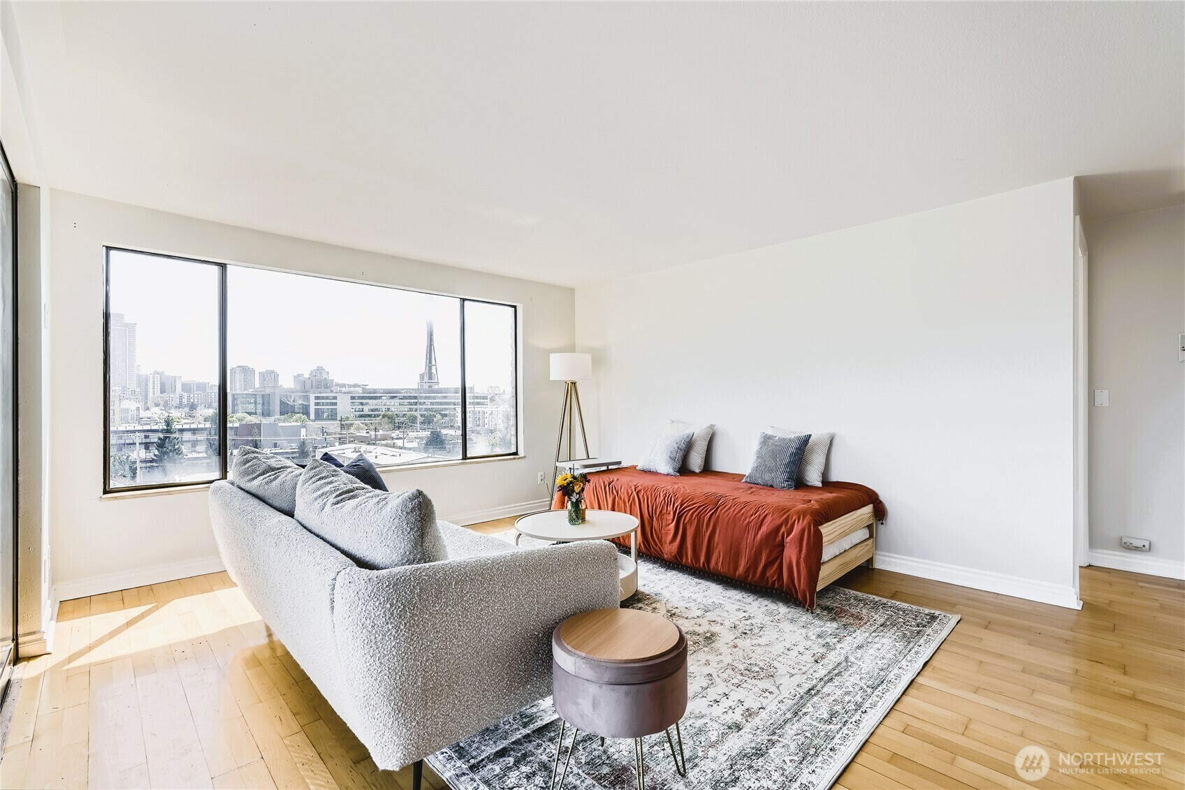 Property Photo: 610 Aloha Street 401 WA 98109