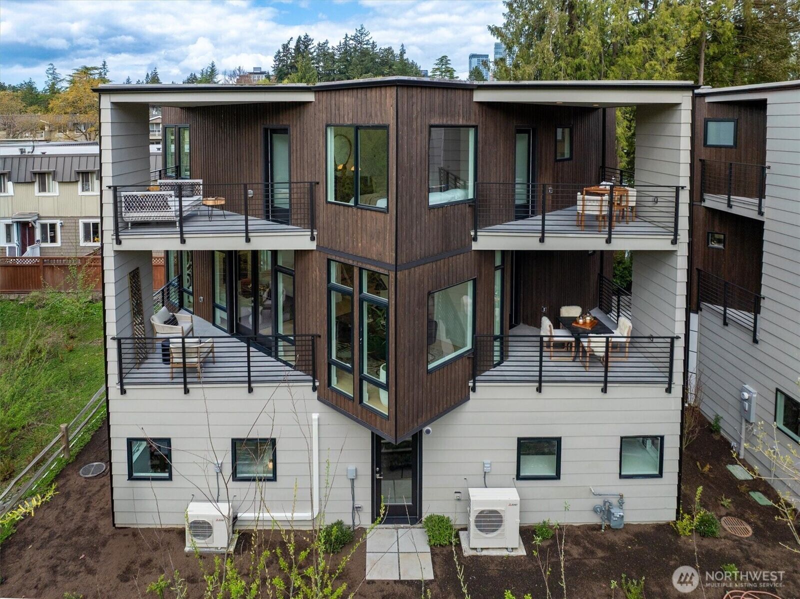 Property Photo:  417  102nd Avenue SE  WA 98004 