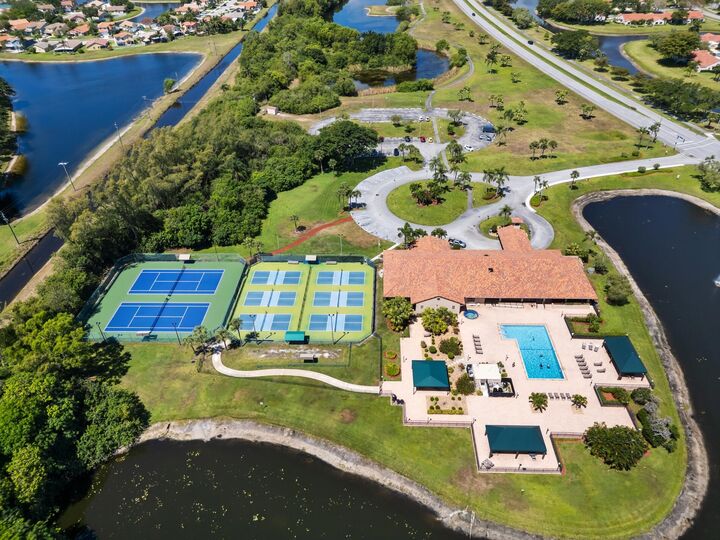 Property Photo: 5942 Parkwalk Circle W FL 33472