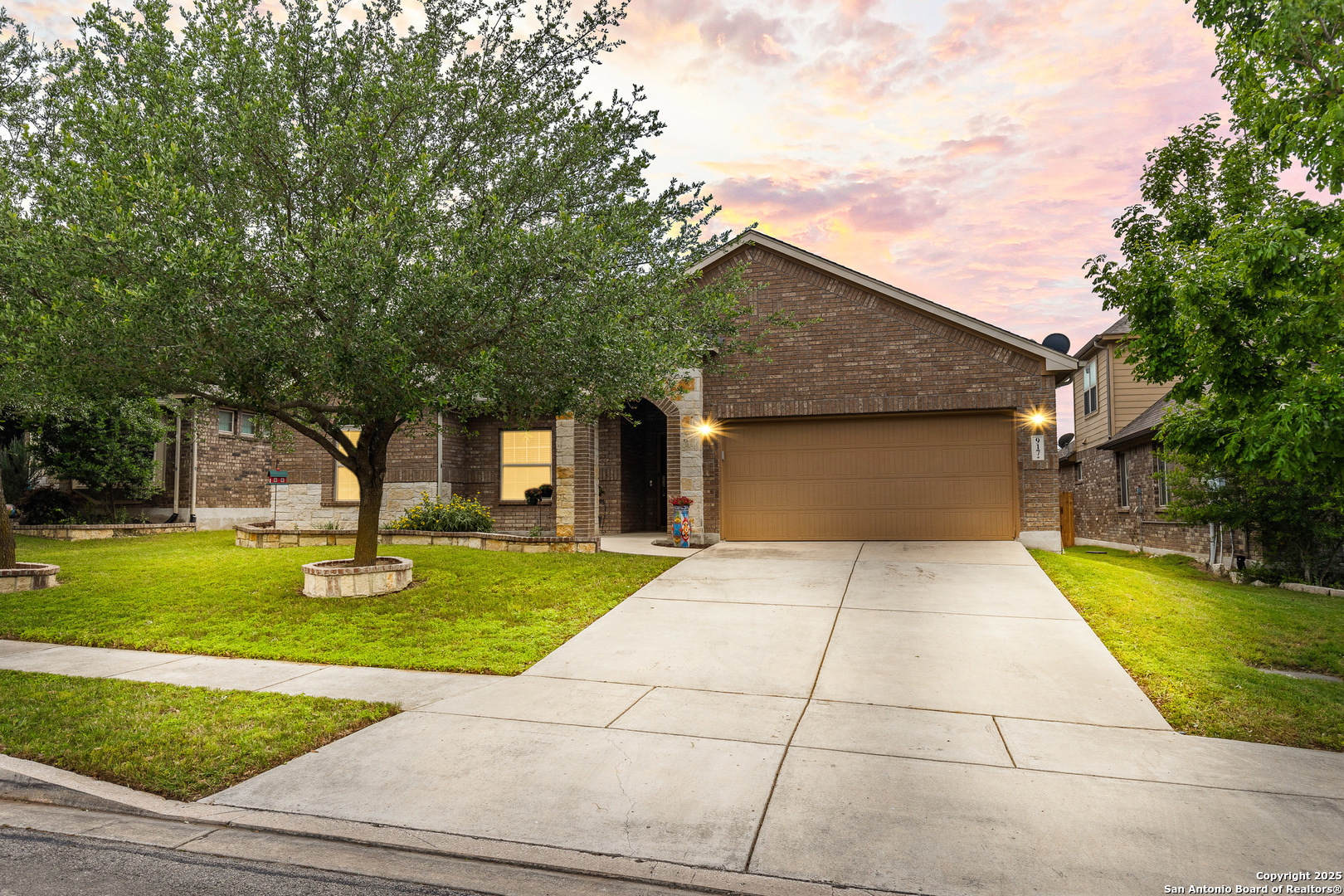 Property Photo: 917 Miraflores TX 78108