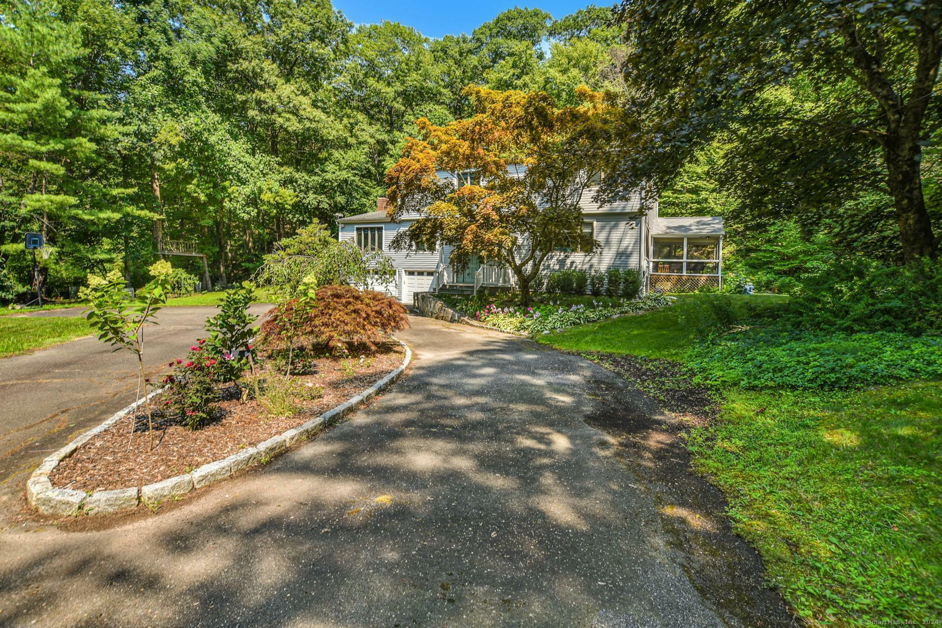 Property Photo: 8 Oak Lane CT 06883