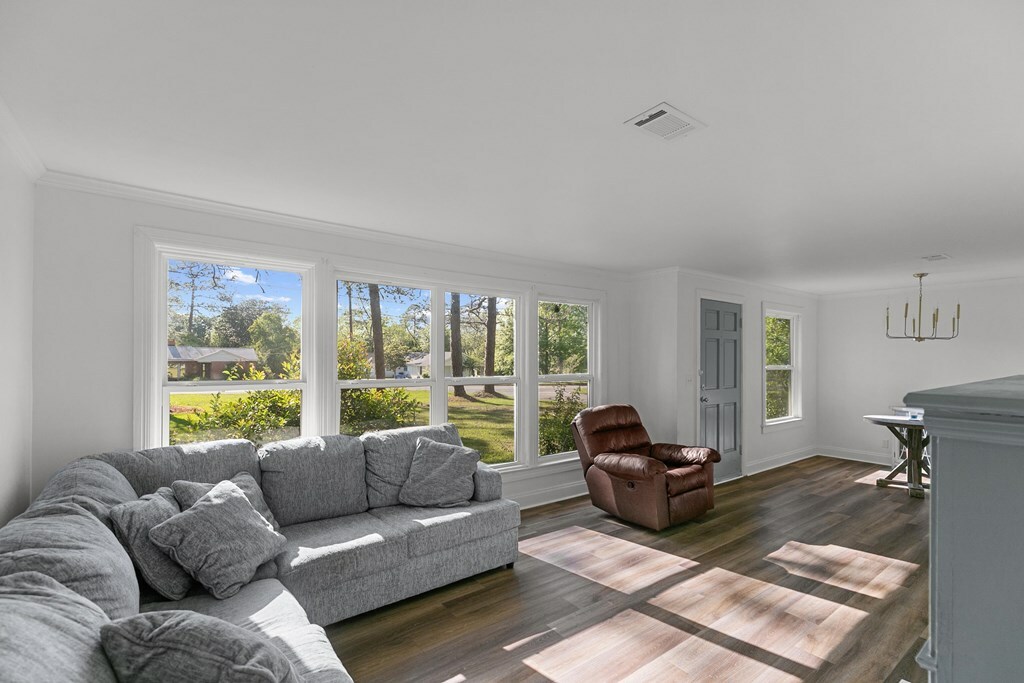Property Photo: 907 Woodland Dr AL 36301