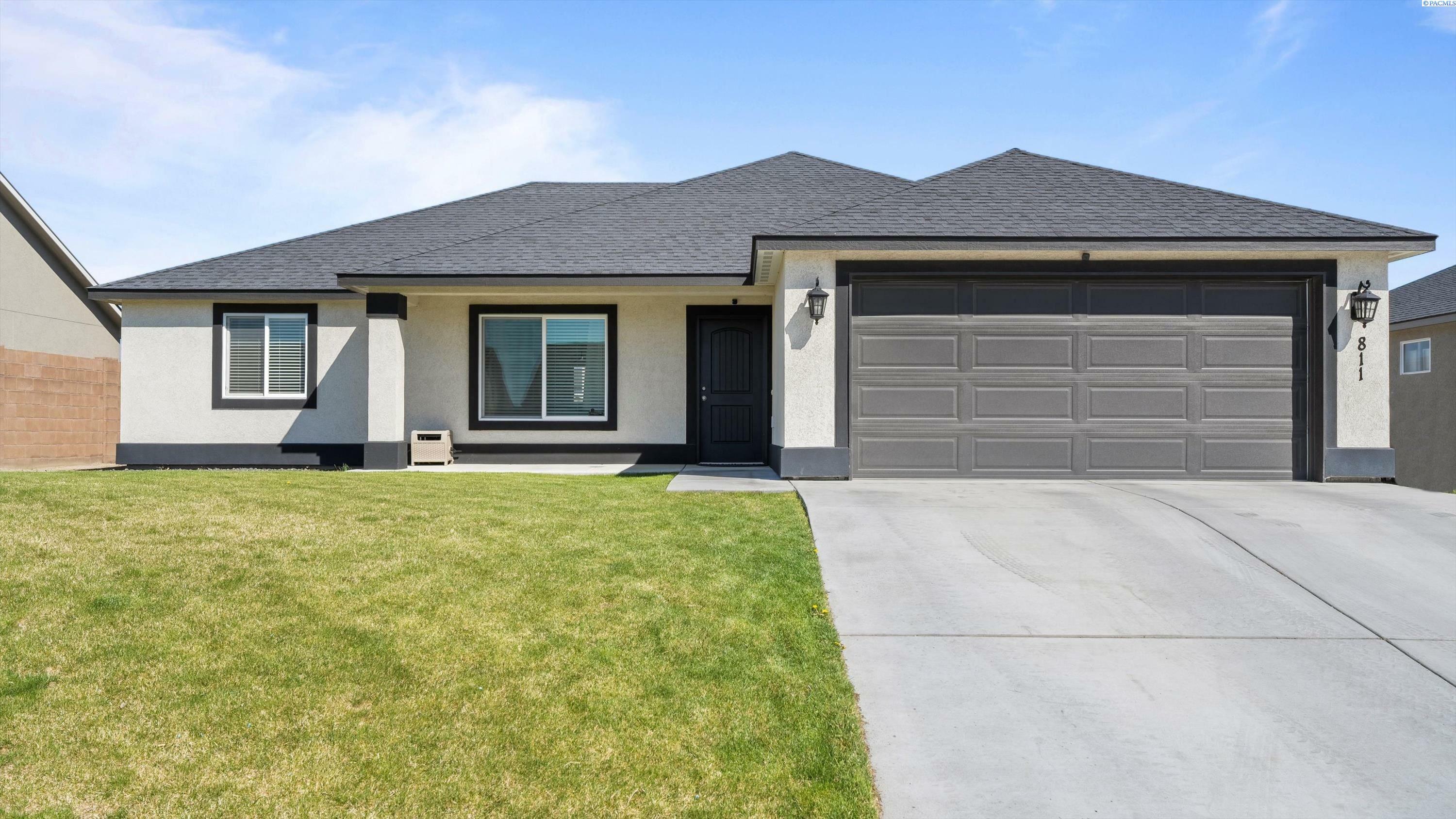 Property Photo:  811 N Beech  WA 99301 