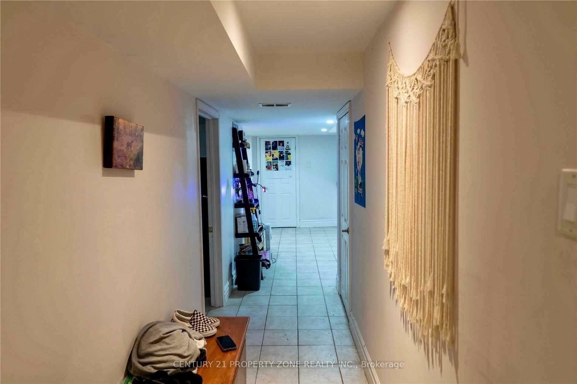 Property Photo: 3893 Manatee Way Basement ON L5M 6P7