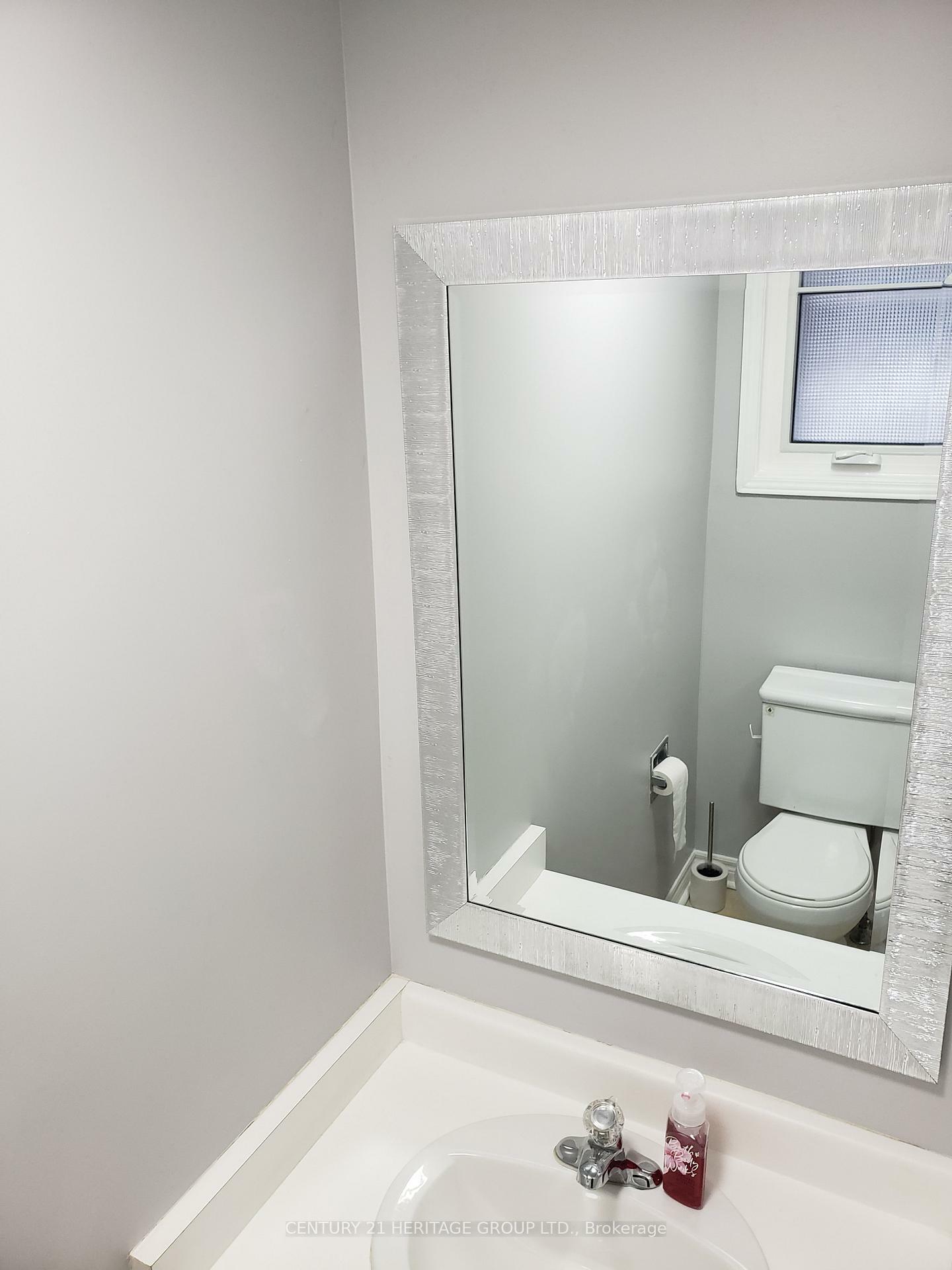 Photo de la propriété: 100 Nanport Street ON L6S 4A9