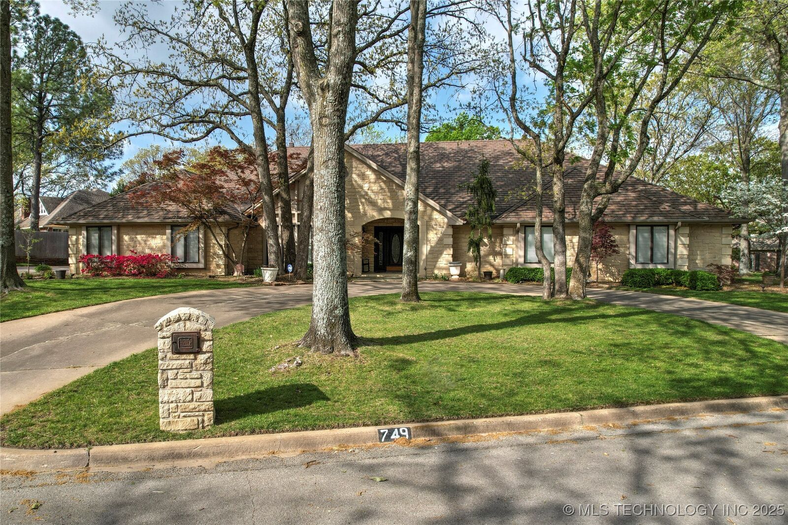 Property Photo:  749 Brookhollow Lane  OK 74006 