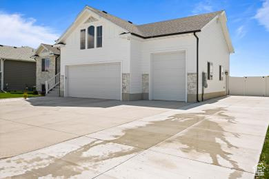 Property Photo: 1065 W 275 S UT 84337