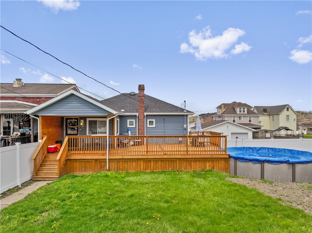 Property Photo: 610 Green St PA 15417