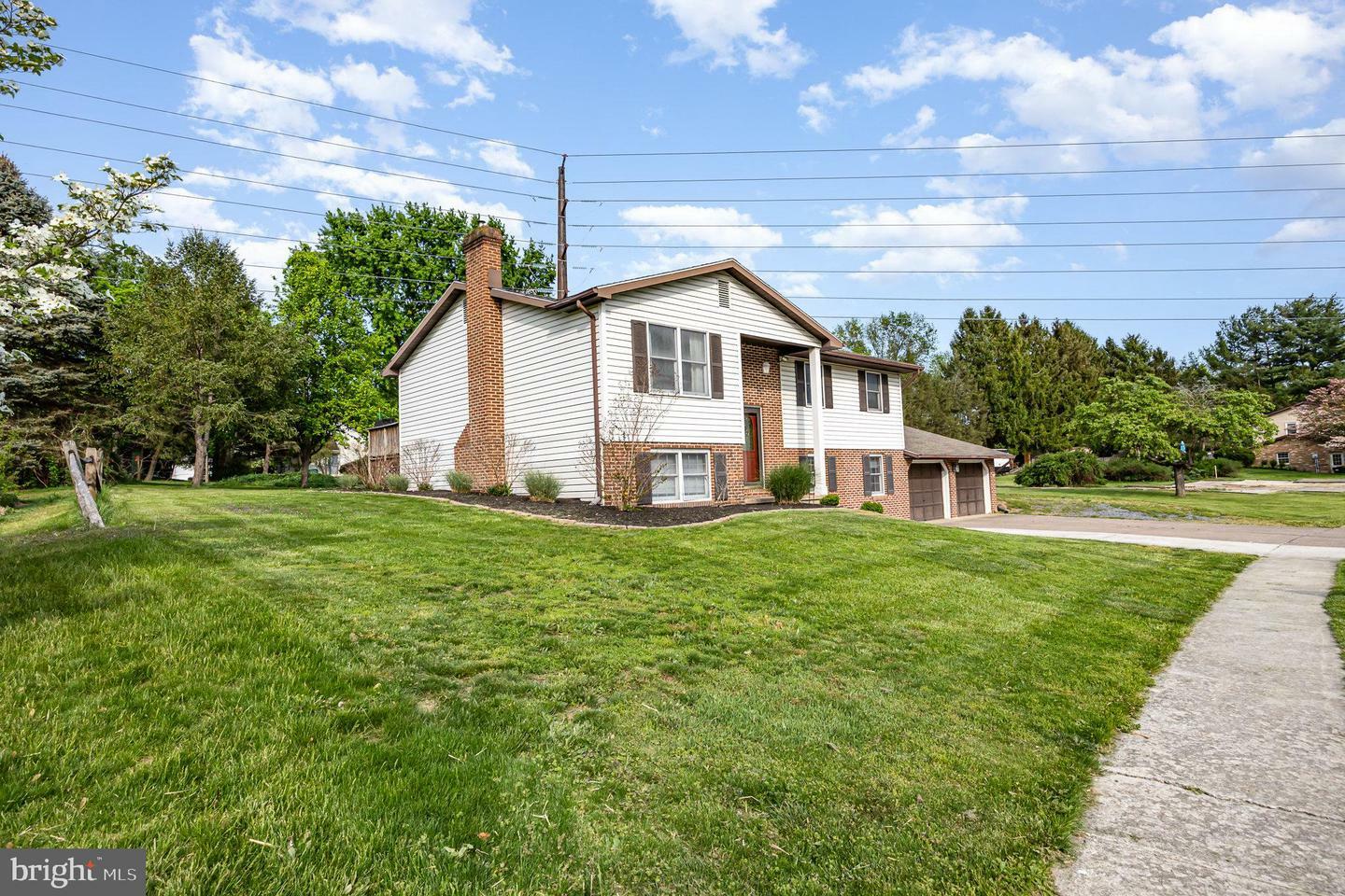 Property Photo:  210 Cherokee Drive  PA 17050 