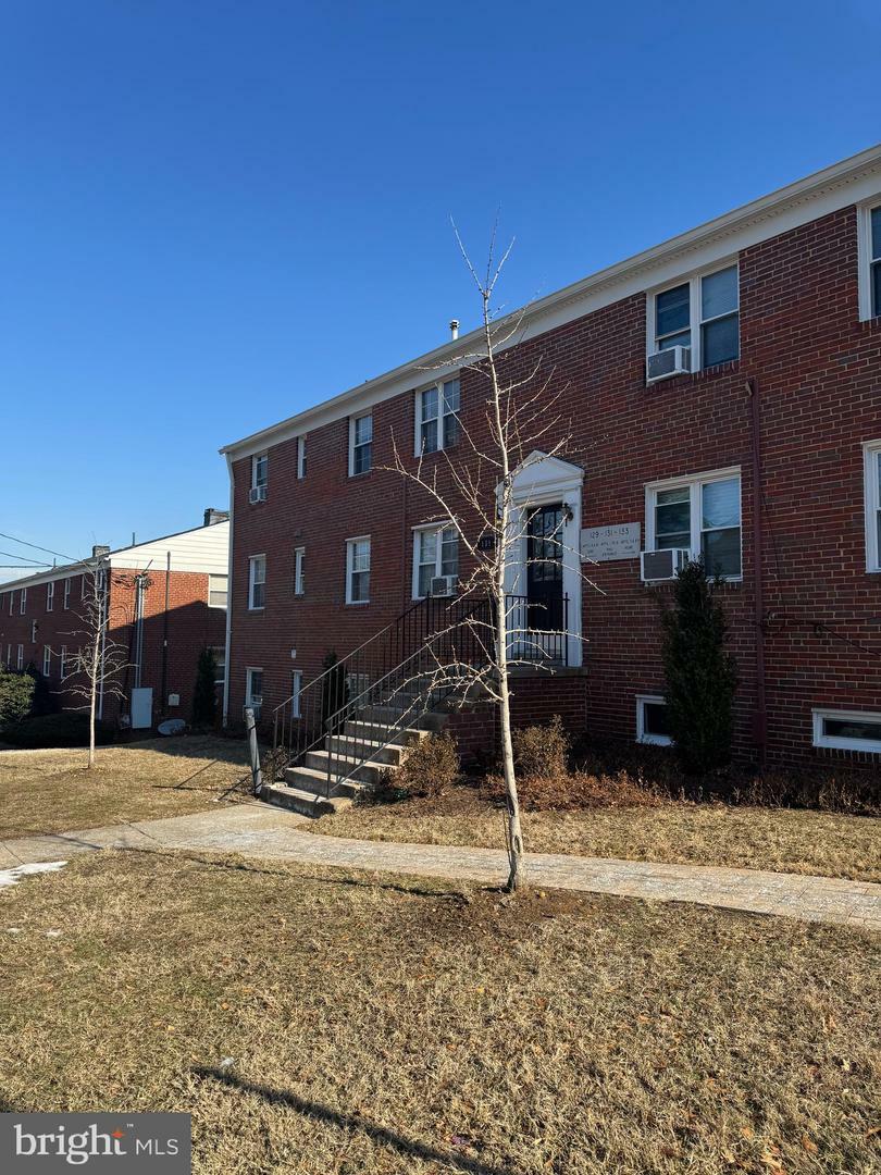 Property Photo: 131 S Courthouse Road 1 VA 22204