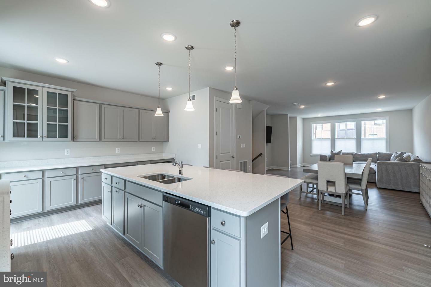 Property Photo: 7207 Mountaineer Drive VA 22306