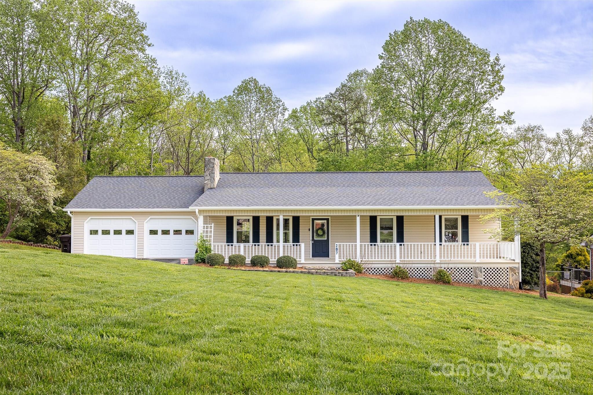 Property Photo: 207 New Orleans Boulevard NC 28655