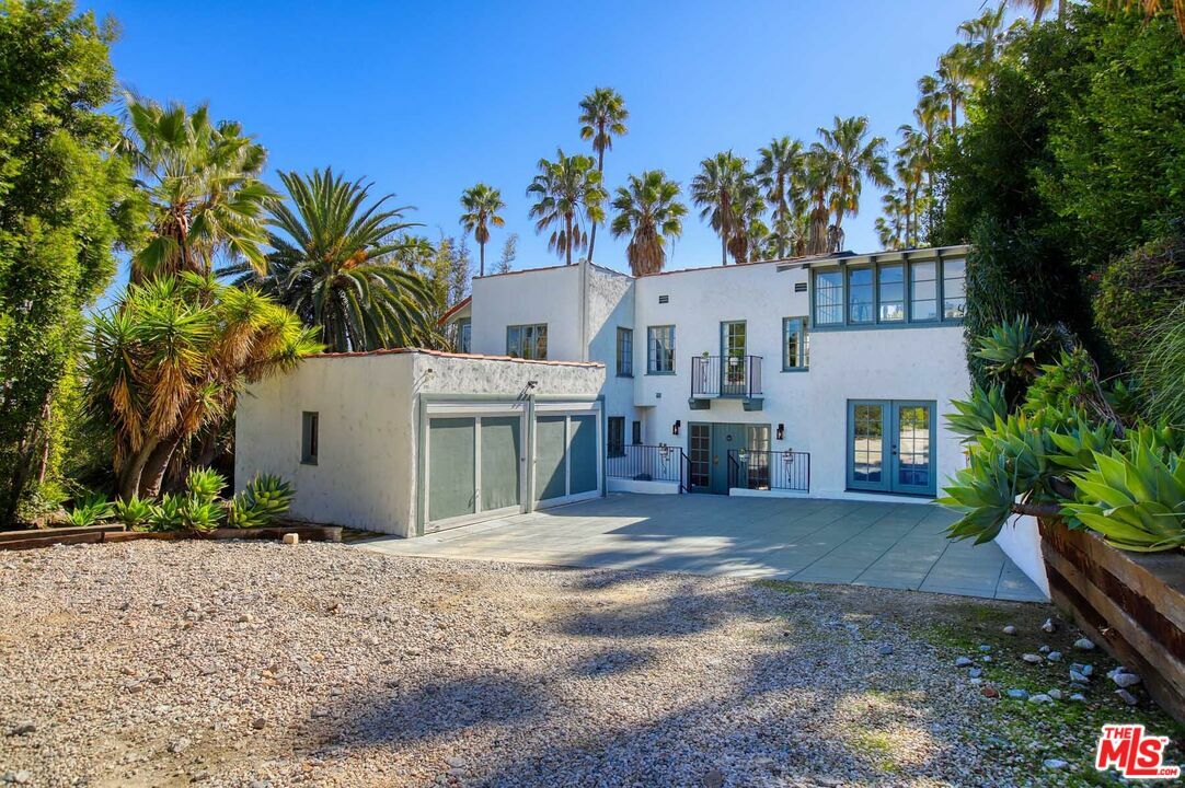Property Photo: 6749 Whitley Ter CA 90068